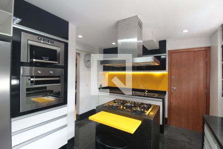 Apartamento à venda com 196m², 3 quartos e 2 vagasCozinha e Área de Serviço