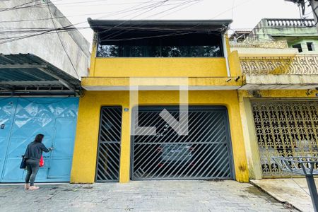 Casa para alugar com 125m², 4 quartos e 1 vaga Casa para alugar com 125m², 4 quartos e 1 vagaFachada