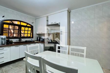 Casa para alugar com 125m², 4 quartos e 1 vaga Casa para alugar com 125m², 4 quartos e 1 vagaCozinha