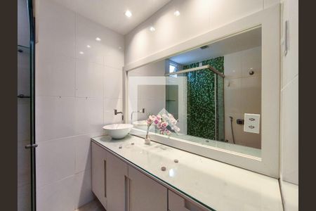 Apartamento à venda com 64m², 2 quartos e sem vagaBanheiro Corredor