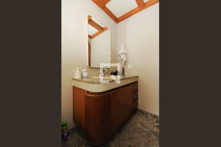 Apartamento à venda com 278m², 3 quartos e 3 vagasBanheiro da Suíte 1