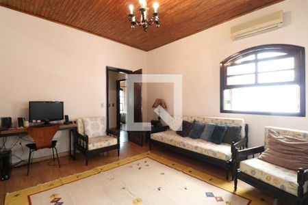 Casa à venda com 210m², 4 quartos e 5 vagasSala de TV