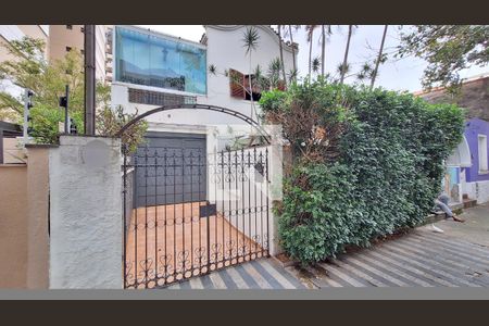 Casa à venda com 210m², 4 quartos e 5 vagasFachada