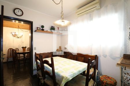 Casa à venda com 210m², 4 quartos e 5 vagasCopa