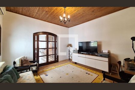 Casa à venda com 210m², 4 quartos e 5 vagasSala de TV