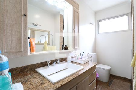 Casa à venda com 210m², 4 quartos e 5 vagasBanheiro da Suíte