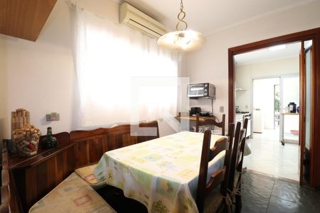 Casa à venda com 210m², 4 quartos e 5 vagasCopa