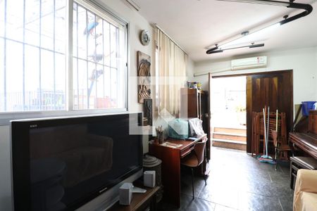 Casa à venda com 210m², 4 quartos e 5 vagasEdicula