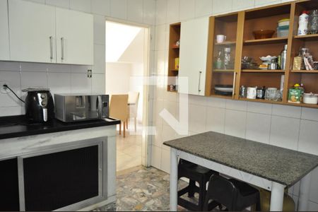 Casa à venda com 227m², 3 quartos e 3 vagasCozinha