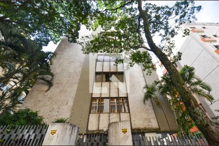 Apartamento à venda com 210m², 4 quartos e 3 vagasFachada