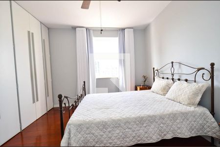 Apartamento à venda com 210m², 4 quartos e 3 vagasSuite2