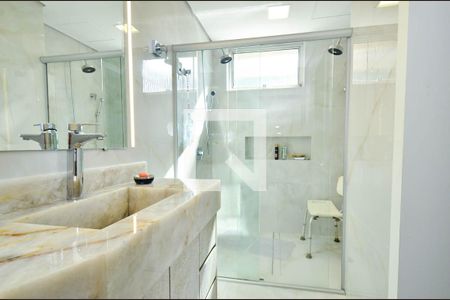 Apartamento à venda com 210m², 4 quartos e 3 vagasBanheiro suite 2