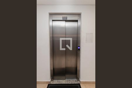 Apartamento à venda com 38m², 2 quartos e sem vagaÁrea comum - Elevador