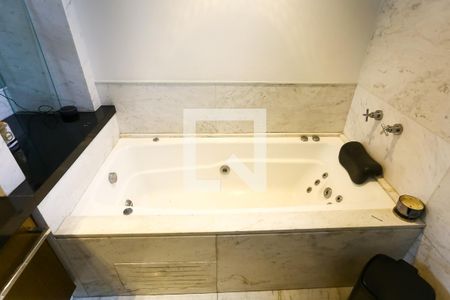 Apartamento à venda com 210m², 2 quartos e 3 vagasBanheiro da Suíte 2