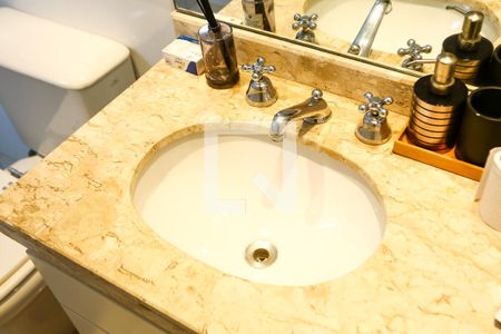 Apartamento à venda com 210m², 2 quartos e 3 vagasBanheiro da Suíte 1