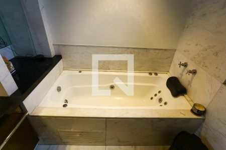 Apartamento à venda com 210m², 2 quartos e 3 vagasBanheiro da Suíte 2