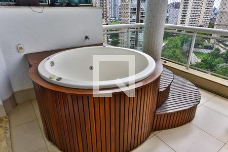 Apartamento à venda com 210m², 2 quartos e 3 vagasVaranda da Sala