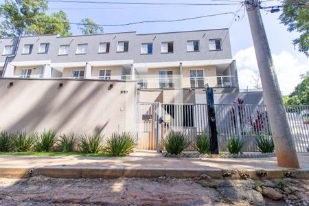 Casa de condomínio para alugar com 100m², 3 quartos e 2 vagasFachada do condomínio