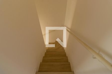 Casa de condomínio para alugar com 100m², 3 quartos e 2 vagasEscadas