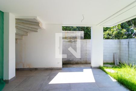 Casa de condomínio para alugar com 100m², 3 quartos e 2 vagasQuintal dos fundos