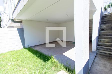 Casa de condomínio para alugar com 100m², 3 quartos e 2 vagasQuintal dos fundos e corredor lateral