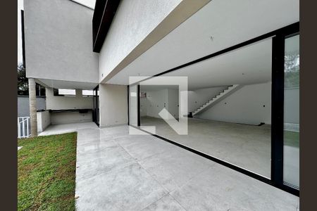 Casa de condomínio à venda com 496m², 4 quartos e 4 vagasVaranda/Quintal