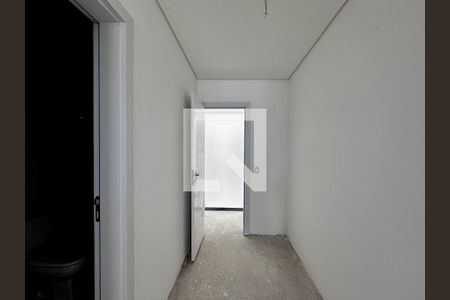 Casa de condomínio à venda com 486m², 4 quartos e 4 vagas Casa de condomínio à venda com 486m², 4 quartos e 4 vagasCloset Suíte 1