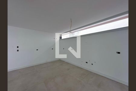 Casa de condomínio à venda com 486m², 4 quartos e 4 vagas Casa de condomínio à venda com 486m², 4 quartos e 4 vagasCozinha