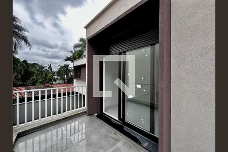 Casa de condomínio à venda com 486m², 4 quartos e 4 vagas Casa de condomínio à venda com 486m², 4 quartos e 4 vagasSacada Suíte 3