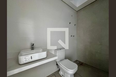 Casa de condomínio à venda com 486m², 4 quartos e 4 vagas Casa de condomínio à venda com 486m², 4 quartos e 4 vagasBanheiro Suíte 1