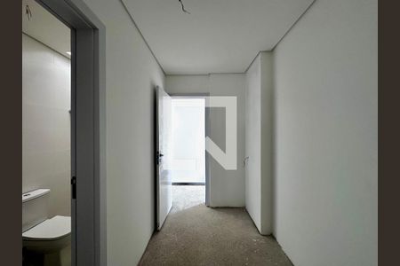 Casa de condomínio à venda com 486m², 4 quartos e 4 vagas Casa de condomínio à venda com 486m², 4 quartos e 4 vagasCloset Suíte 4