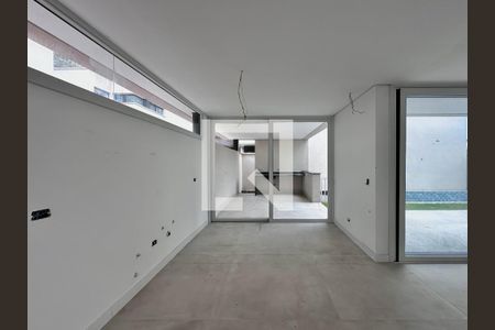 Casa de condomínio à venda com 486m², 4 quartos e 4 vagas Casa de condomínio à venda com 486m², 4 quartos e 4 vagasCozinha