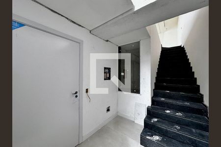 Casa de condomínio à venda com 486m², 4 quartos e 4 vagas Casa de condomínio à venda com 486m², 4 quartos e 4 vagasEntrada Garagem Casa