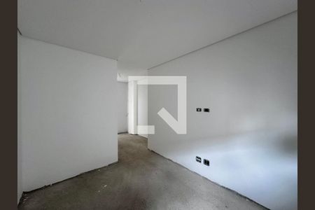 Casa de condomínio à venda com 486m², 4 quartos e 4 vagas Casa de condomínio à venda com 486m², 4 quartos e 4 vagasSuíte 4