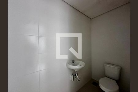 Casa de condomínio à venda com 486m², 4 quartos e 4 vagas Casa de condomínio à venda com 486m², 4 quartos e 4 vagasBanheiro de Serviço