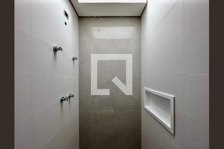 Casa de condomínio à venda com 486m², 4 quartos e 4 vagas Casa de condomínio à venda com 486m², 4 quartos e 4 vagasBanheiro Suíte 4