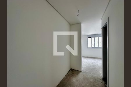 Casa de condomínio à venda com 486m², 4 quartos e 4 vagas Casa de condomínio à venda com 486m², 4 quartos e 4 vagasCloset Suíte 1