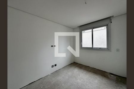 Casa de condomínio à venda com 486m², 4 quartos e 4 vagas Casa de condomínio à venda com 486m², 4 quartos e 4 vagasSuíte 2