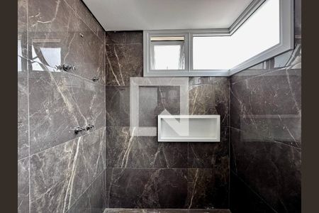 Casa de condomínio à venda com 486m², 4 quartos e 4 vagas Casa de condomínio à venda com 486m², 4 quartos e 4 vagasBanheiro Suíte 3