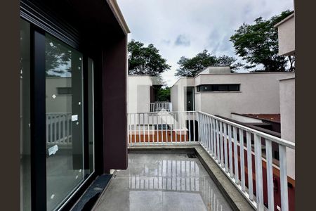 Casa de condomínio à venda com 486m², 4 quartos e 4 vagas Casa de condomínio à venda com 486m², 4 quartos e 4 vagasSacada Suíte 3