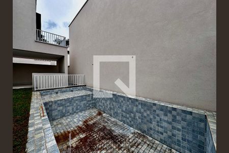 Casa de condomínio à venda com 486m², 4 quartos e 4 vagas Casa de condomínio à venda com 486m², 4 quartos e 4 vagasPiscina
