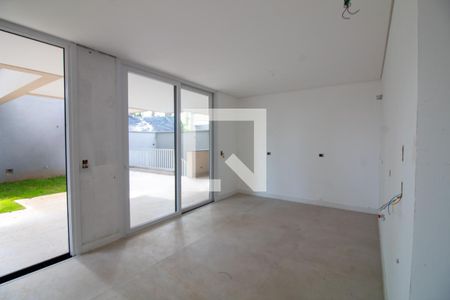 Casa à venda com 581m², 4 quartos e 4 vagas Casa à venda com 581m², 4 quartos e 4 vagasCozinha