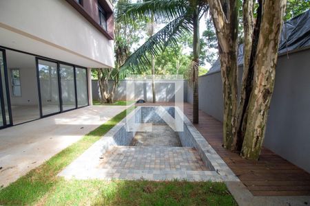 Casa à venda com 581m², 4 quartos e 4 vagas Casa à venda com 581m², 4 quartos e 4 vagasJardim / Piscina