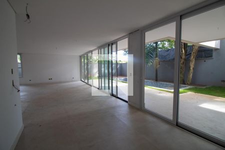 Casa à venda com 581m², 4 quartos e 4 vagas Casa à venda com 581m², 4 quartos e 4 vagasCozinha
