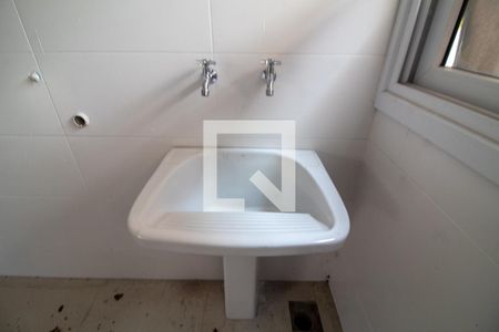 Casa à venda com 581m², 4 quartos e 4 vagas Casa à venda com 581m², 4 quartos e 4 vagasÁrea de Serviço