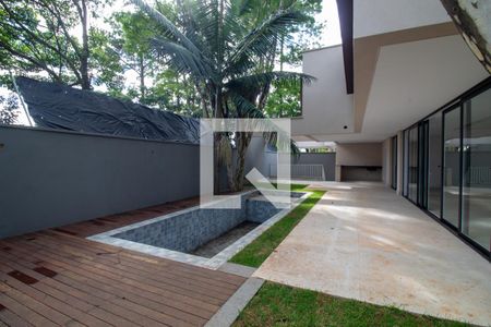 Casa à venda com 581m², 4 quartos e 4 vagas Casa à venda com 581m², 4 quartos e 4 vagasJardim / Piscina