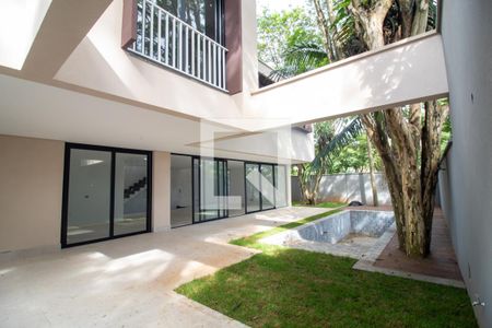 Casa à venda com 581m², 4 quartos e 4 vagas Casa à venda com 581m², 4 quartos e 4 vagasJardim / Piscina