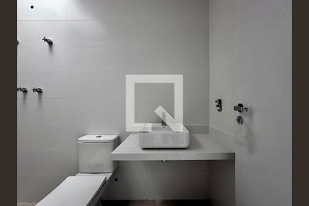 Casa de condomínio à venda com 531m², 4 quartos e 4 vagas Casa de condomínio à venda com 531m², 4 quartos e 4 vagasBanheiro Suíte 4