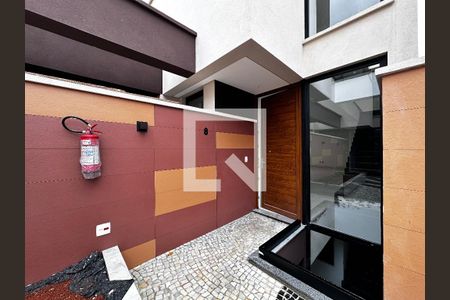 Casa de condomínio à venda com 531m², 4 quartos e 4 vagas Casa de condomínio à venda com 531m², 4 quartos e 4 vagasFachada Casa