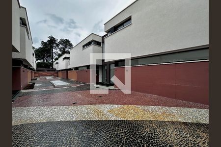 Casa de condomínio à venda com 531m², 4 quartos e 4 vagas Casa de condomínio à venda com 531m², 4 quartos e 4 vagasÁrea Comum
